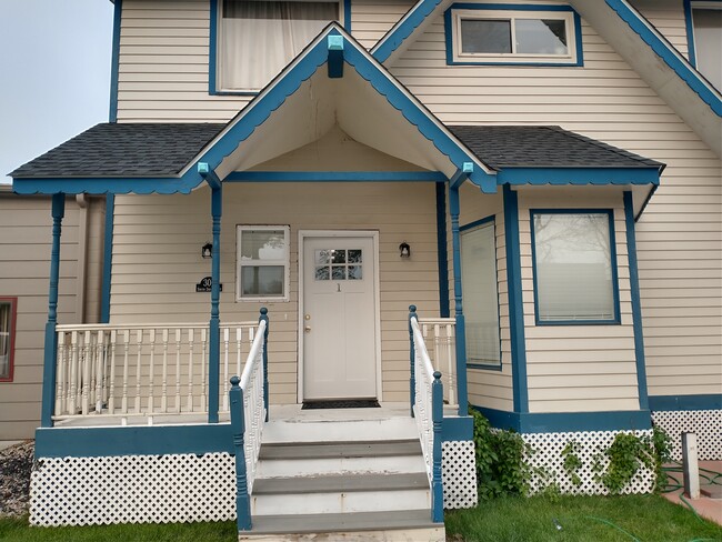 Front entrance - 306 S. 2nd. St. Casa Adosada