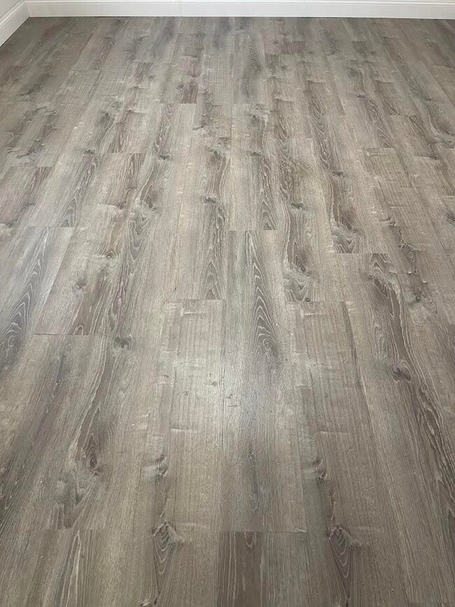 Photo - 4839 Glenis St