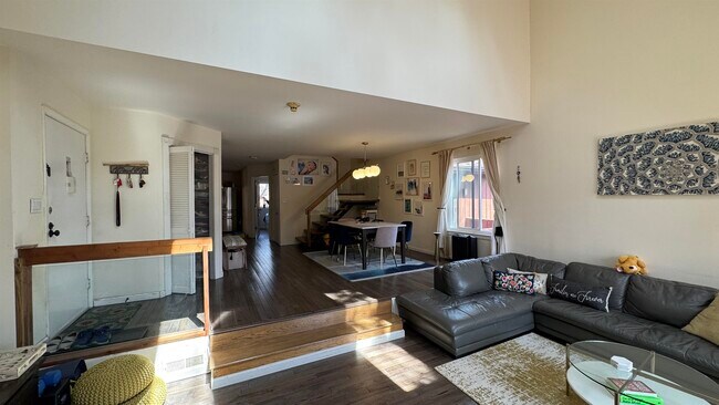 Photo - 530 Teal Plaza