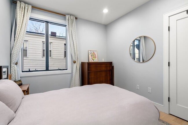 Photo - 150 W 9th St Unit 4
