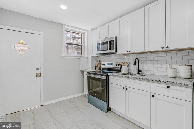 Photo - 2839 Winton St