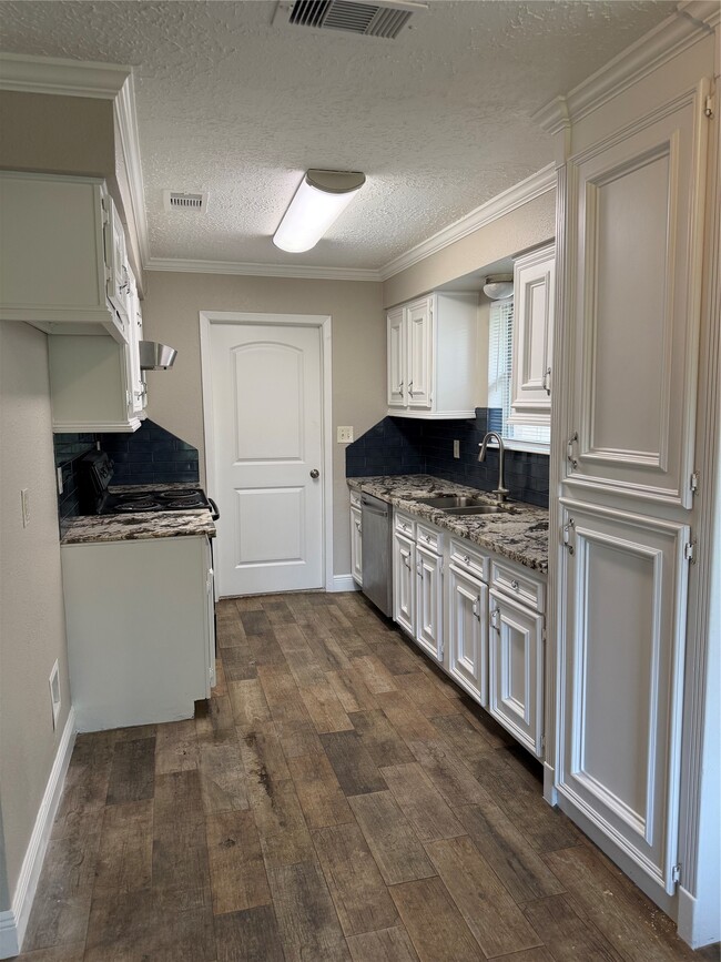 Photo - 10126 Fernstone Ln