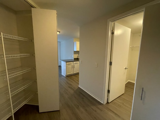 Building Photo - 575 N State St Rental