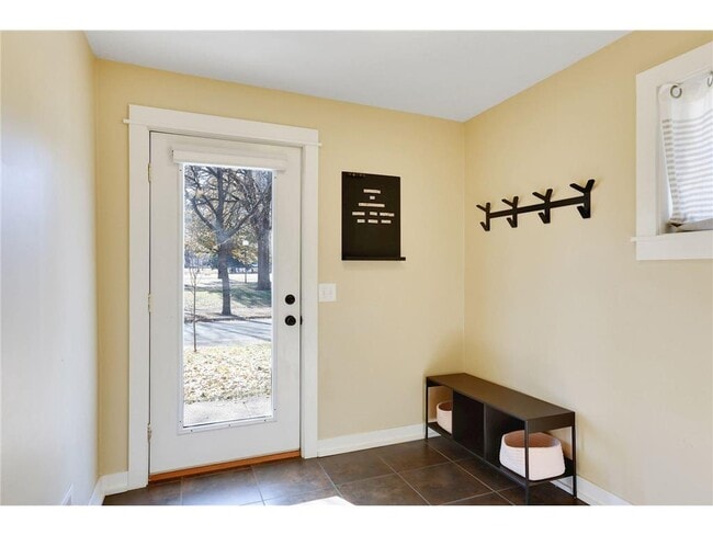 Photo - 219 5th St SE