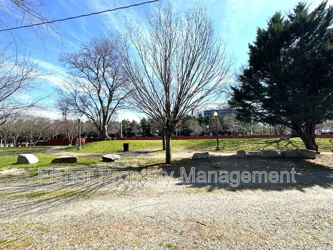 Photo - 615 Albemarle St Unit C