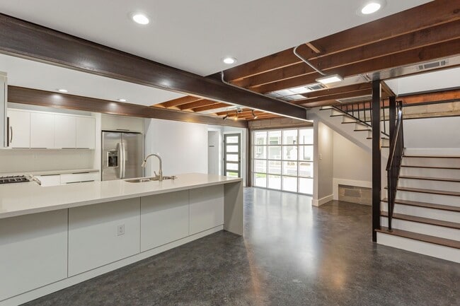 Photo - 2005 Portsmouth St