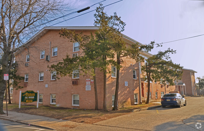 Awbury Manor Apartments - Awbury Manor Apartments