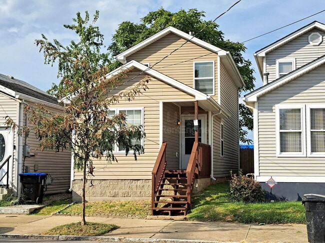 Building Photo - 907 E Madison St Rental