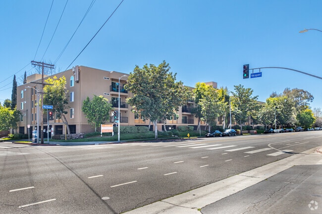 Burbank Gardens Apartments