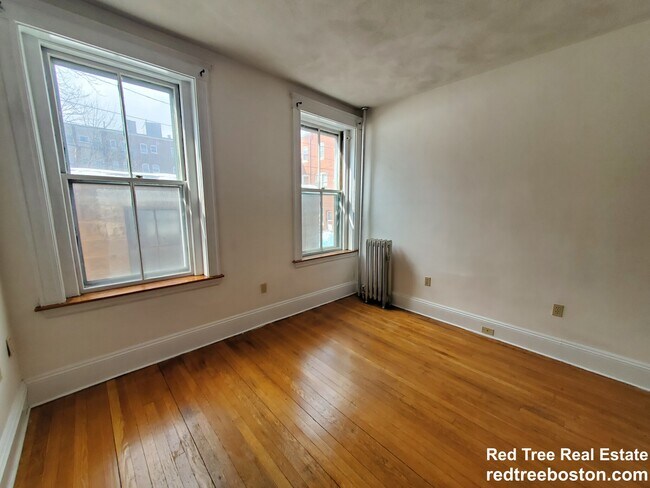 Photo - 1677 Beacon St