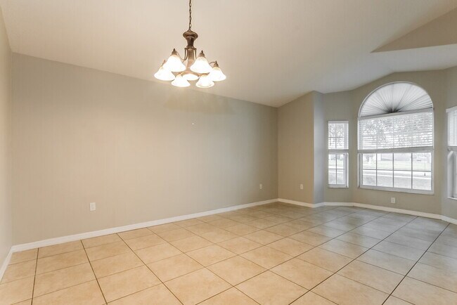1378 Willow Crest Dr