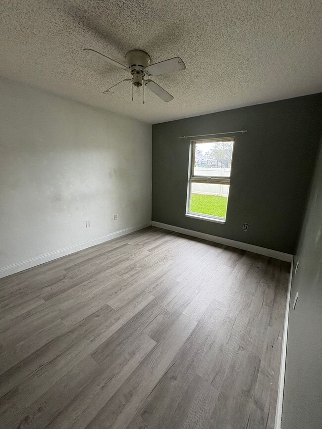 Photo - Wonderful 4 bedroom plus bonus room BEAUTY...