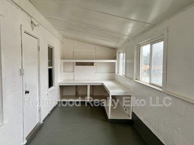 Photo - 647 Cedar St