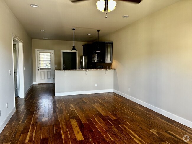 Building Photo - 2BD 2BA ONE LEVEL CONDO IN ALGOOD