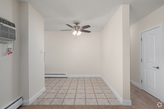 2BR, 1BA - 750SF - Dining Area