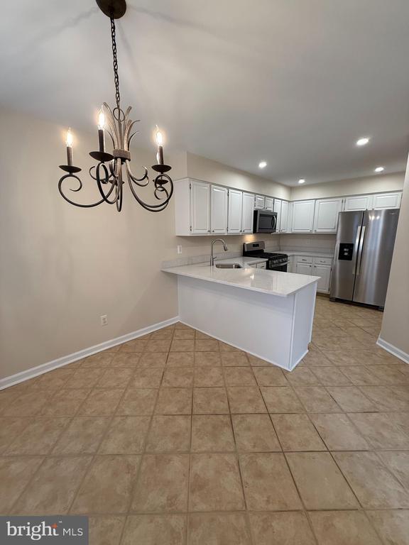 Building Photo - 13 Stanwyck Ct