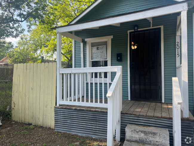 Building Photo - 2015 Beaver Ln Rental