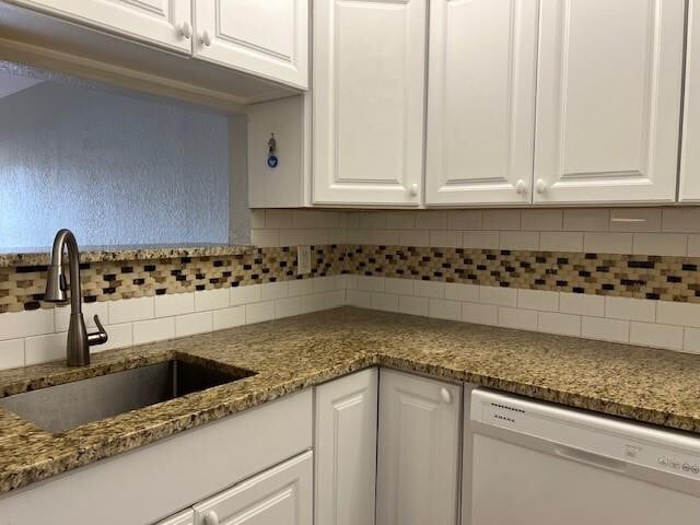 Building Photo - 2588 Riverside Dr Unit 2588