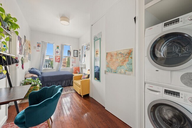 Photo - 25 Bogart St