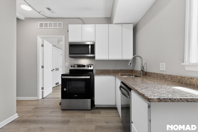 Photo - 558 Marston St