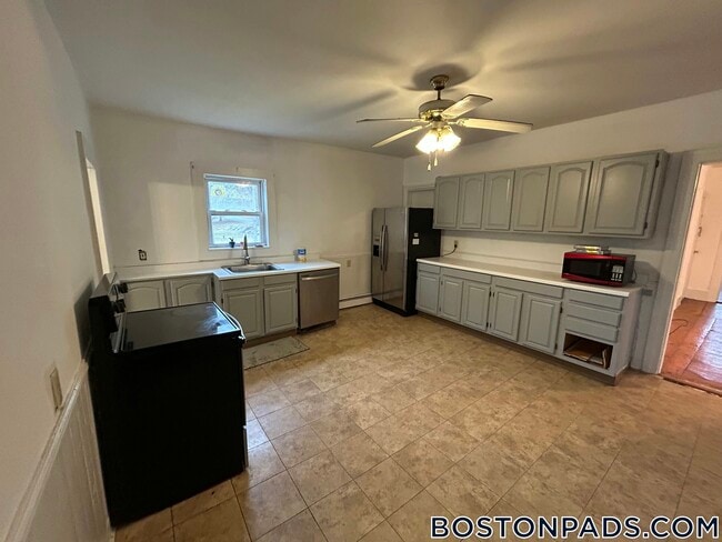 Photo - 60 Old Common Rd Unit 1