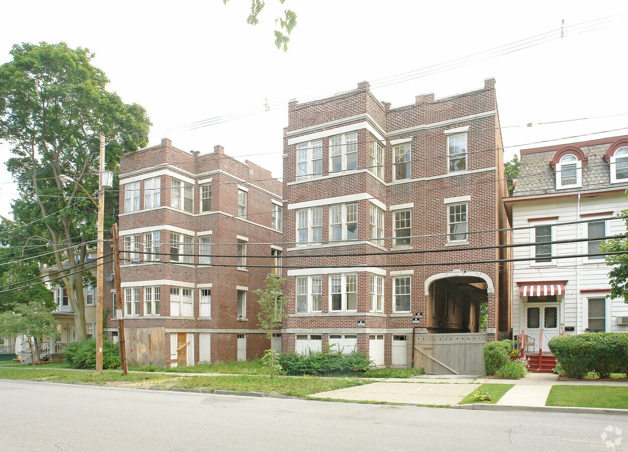 Photo - 82-84 S Hamilton St Apartments