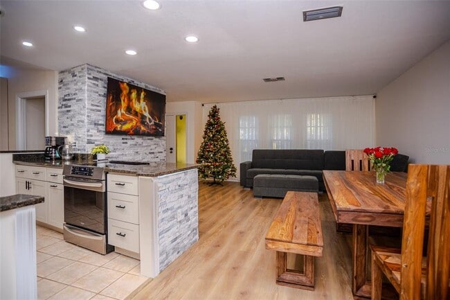Photo - 2719 Forest Knoll Dr