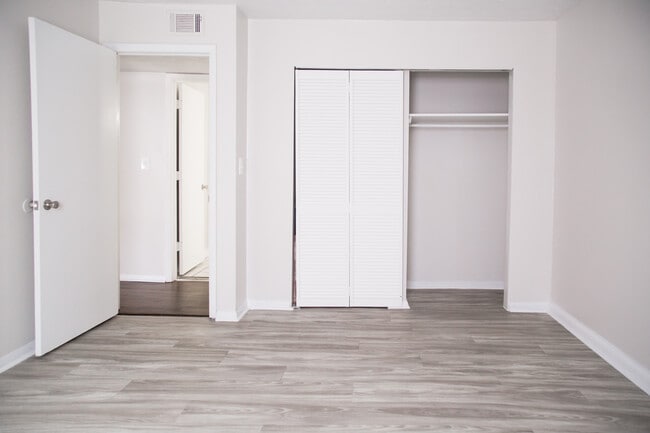 Photo - Creekside North Apartments