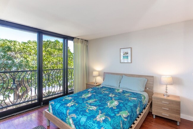 Photo - NORTH SHORE BEACHFRONT 2/2, street parking