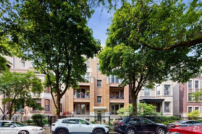 Building Photo - 710 W Aldine Ave Unit 201 Rental