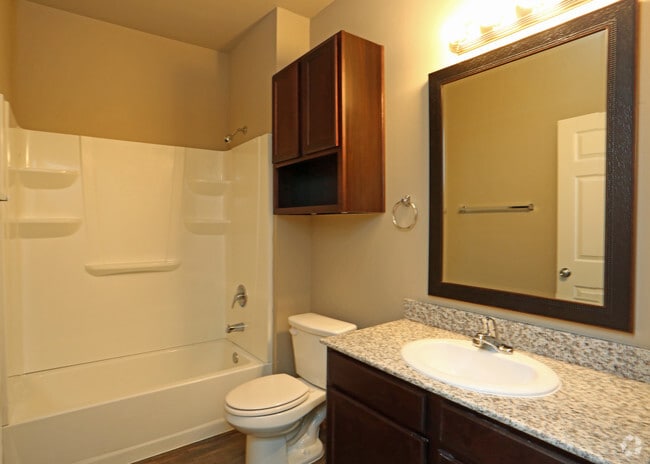 2BD,2BA_Valencia - 1194 SF - Bathroom - Escondido Apartments