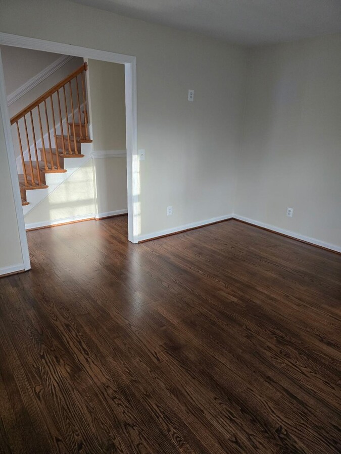 Sala de estar - 439 Ridgemore St