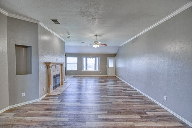 Photo - 925 Eagle Cliff Dr