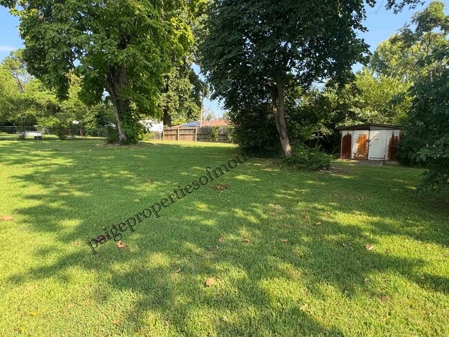 Photo - 425 Ashington Dr