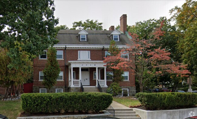 Building Photo - 2012 Commonwealth Ave Rental