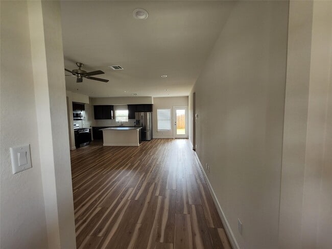 Photo - 1605 La Delle St