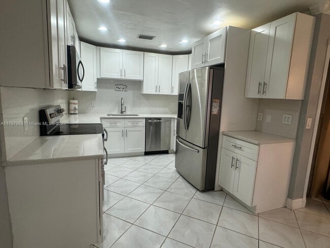 Building Photo - 7901 NW 33rd St Rental