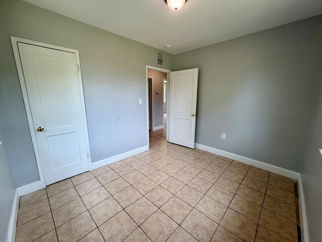 Photo - 704 Miller Rd Unidad 704 B