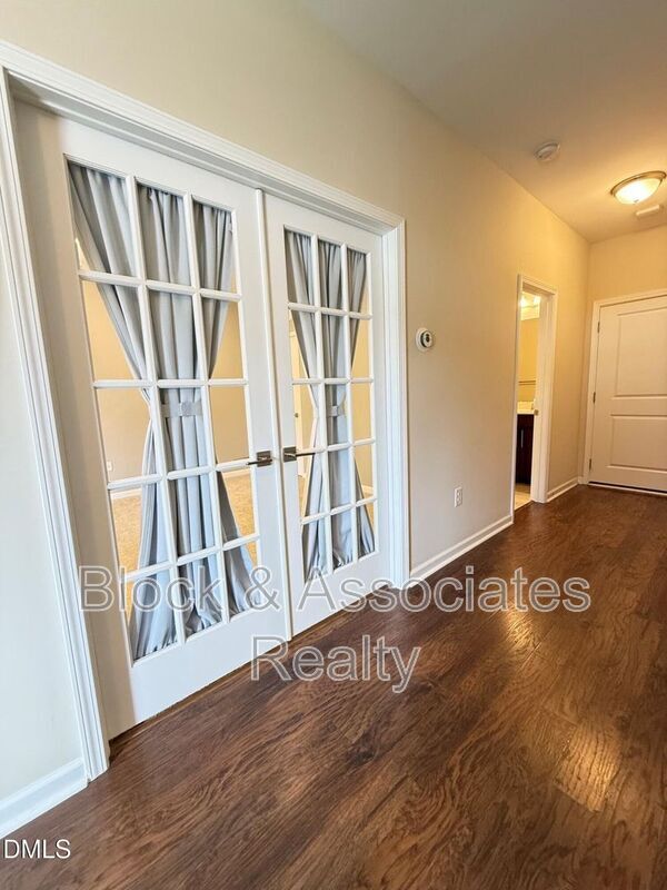 537 Austin View Blvd