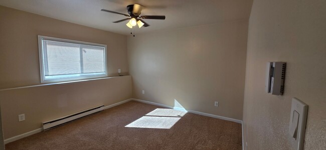 Photo - 4931 Green River St