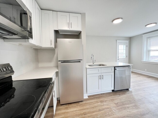 Building Photo - 193-197-197 E Lancaster Ave Unit 10