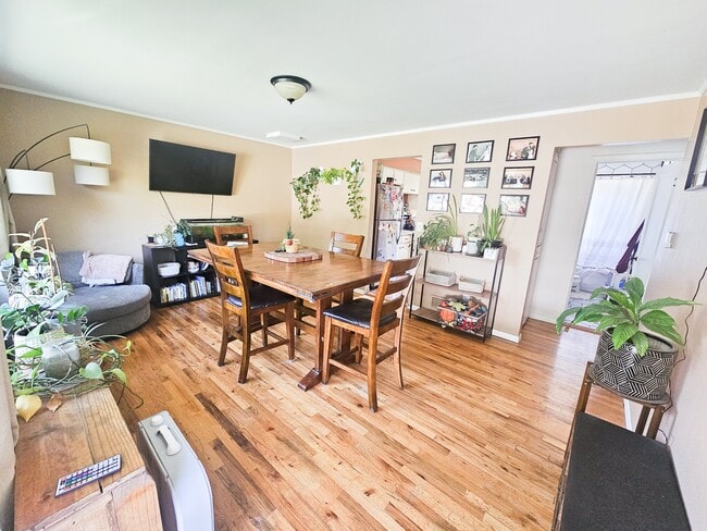 Photo - 1424 E 39th Ave