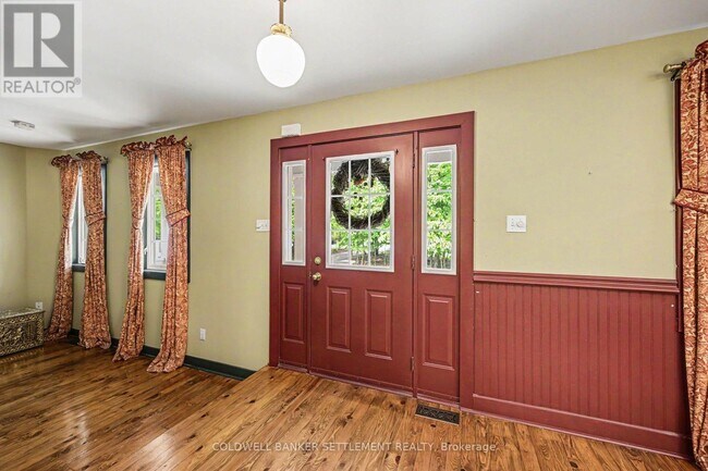 Photo - 105 Trillium Dr