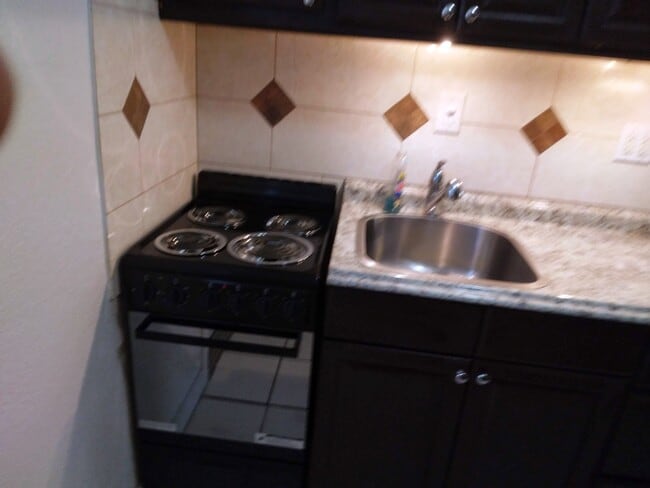 Building Photo - 697 NE 36th St Rental