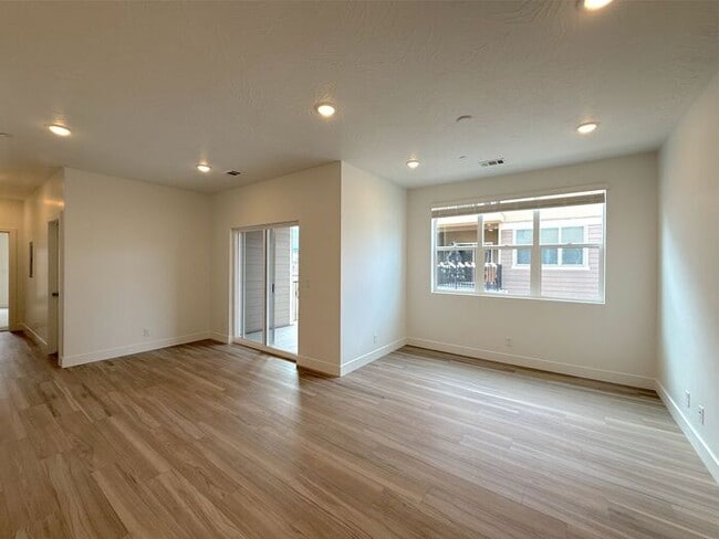 Photo - Desert Color Condo 2 bd, 2 bt, 1 Car Garage