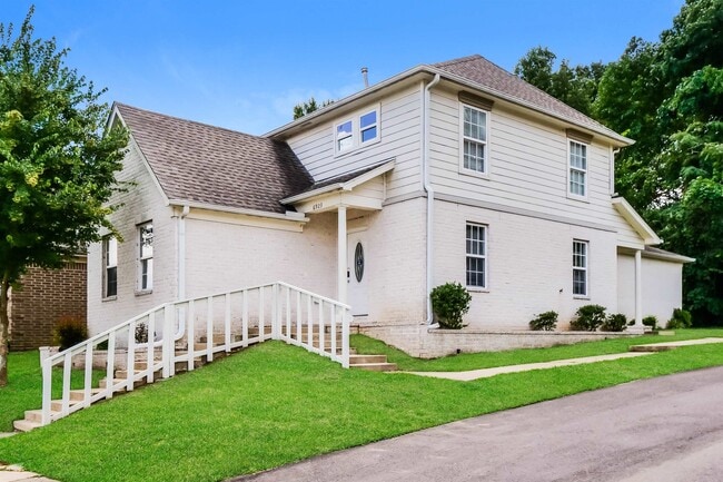 Photo - 6923 Parkbrook Ln