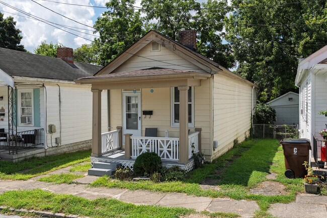 2741 Dakota Ave