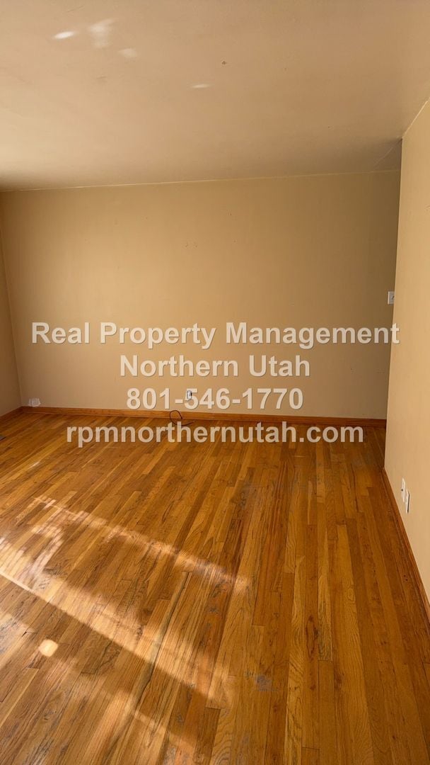 Photo - 5 Bedroom 2 Bath Home In Kaysville Available!