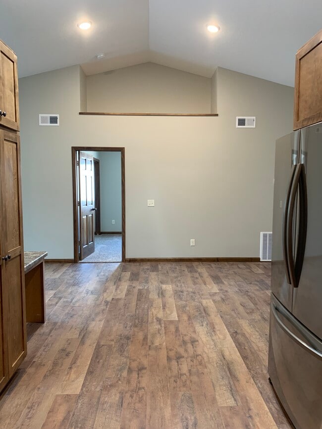 Photo - 704 E Wisconsin St