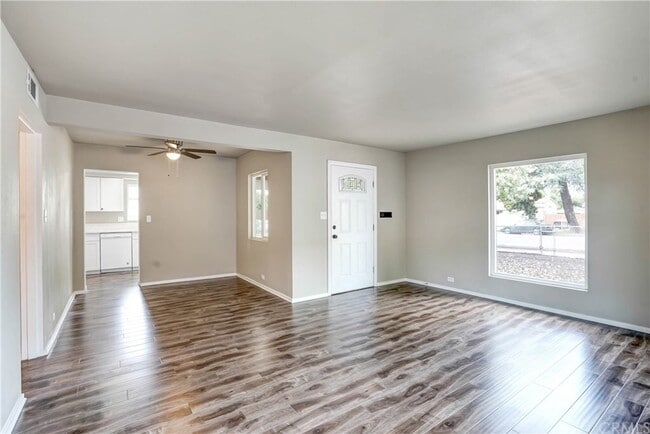 Building Photo - 2127 N Mountain View Ave